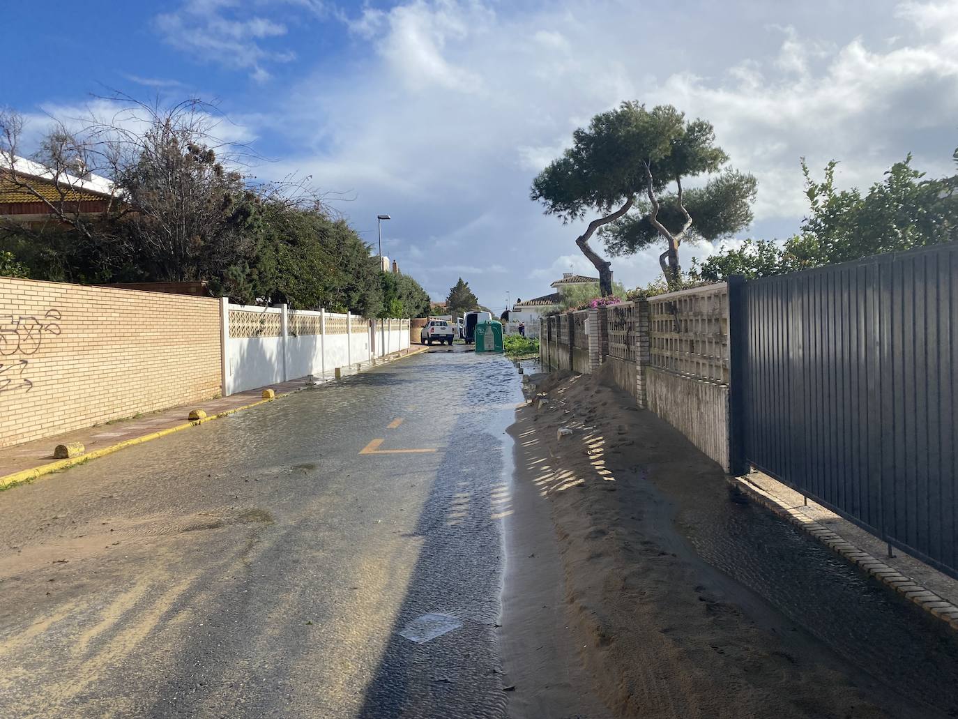 Este es el peligroso estado de los accesos a la playa de El Portil