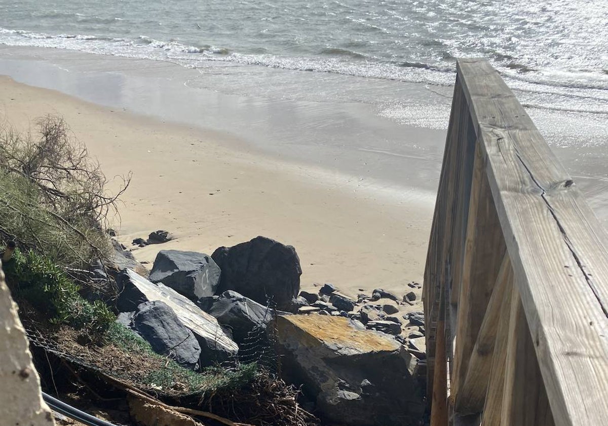 Estado de los accesos a la playa de El Portil