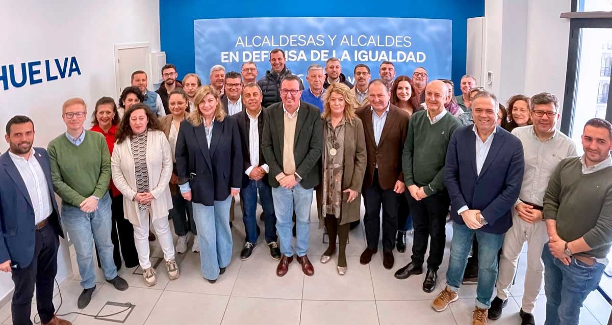 Los ediles del PP de Huelva hacen piña contra la impunidad de los condenados por el 'procés'.