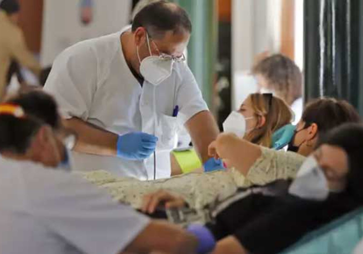 Donación de sangre en la Casa Colón durante una macrocolecta