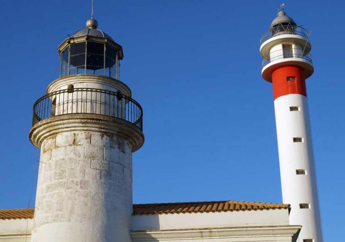 Los dos faros de El Rompido