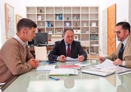 Diputación y Junta abordan actuaciones en una veintena de carreteras y los avances en el transporte a demanda