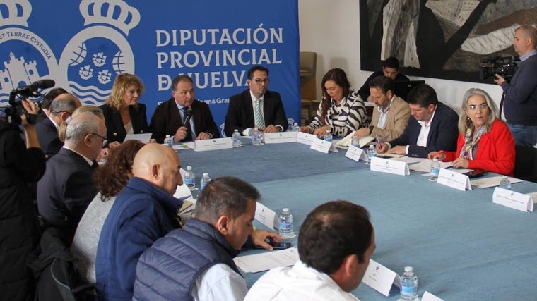 Imagen de una de las reuniones de la Comisión por las infraestructuras