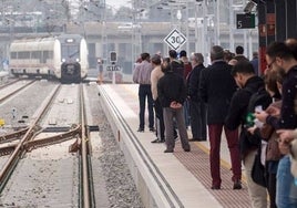 Conexiones ferroviarias, AVE, carreteras u obras hidráulicas: Huelva priorizará esta semana sus necesidades más urgentes