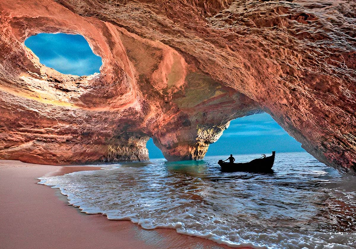 La impresionante cueva a la que se puede acceder desde la playa de Benagil