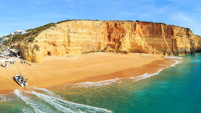 La playa de Portugal que ha sido reconocida como una de las mejores de Europa y está a menos de dos horas de Huelva