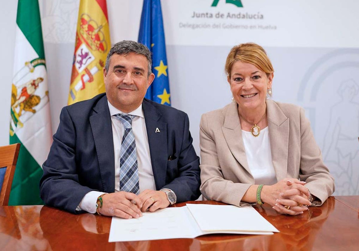 El delegado de la Junta en Huelva, José Manuel Correa, y la alcaldesa de Huelva, Pilar Miranda