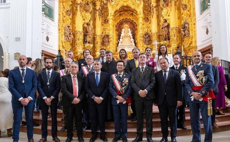 Imagen principal - Numerosas autoridades han participado en el acto que por primera vez se ha celebrado en la aldea almonteña