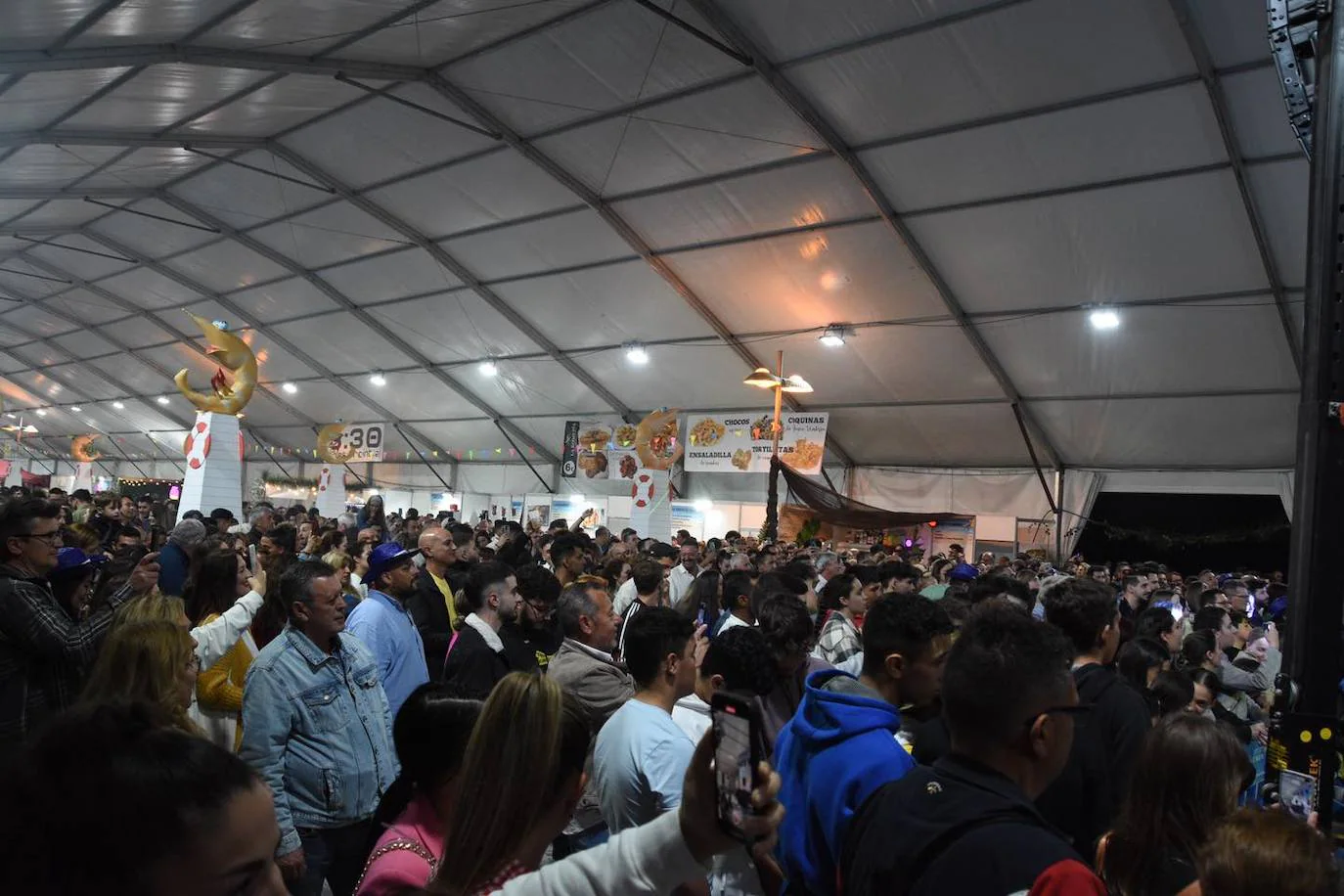 Sigue la fiesta y el ambientazo en la Feria de la Gamba de Punta Umbría. Estos son los conciertos del sábado