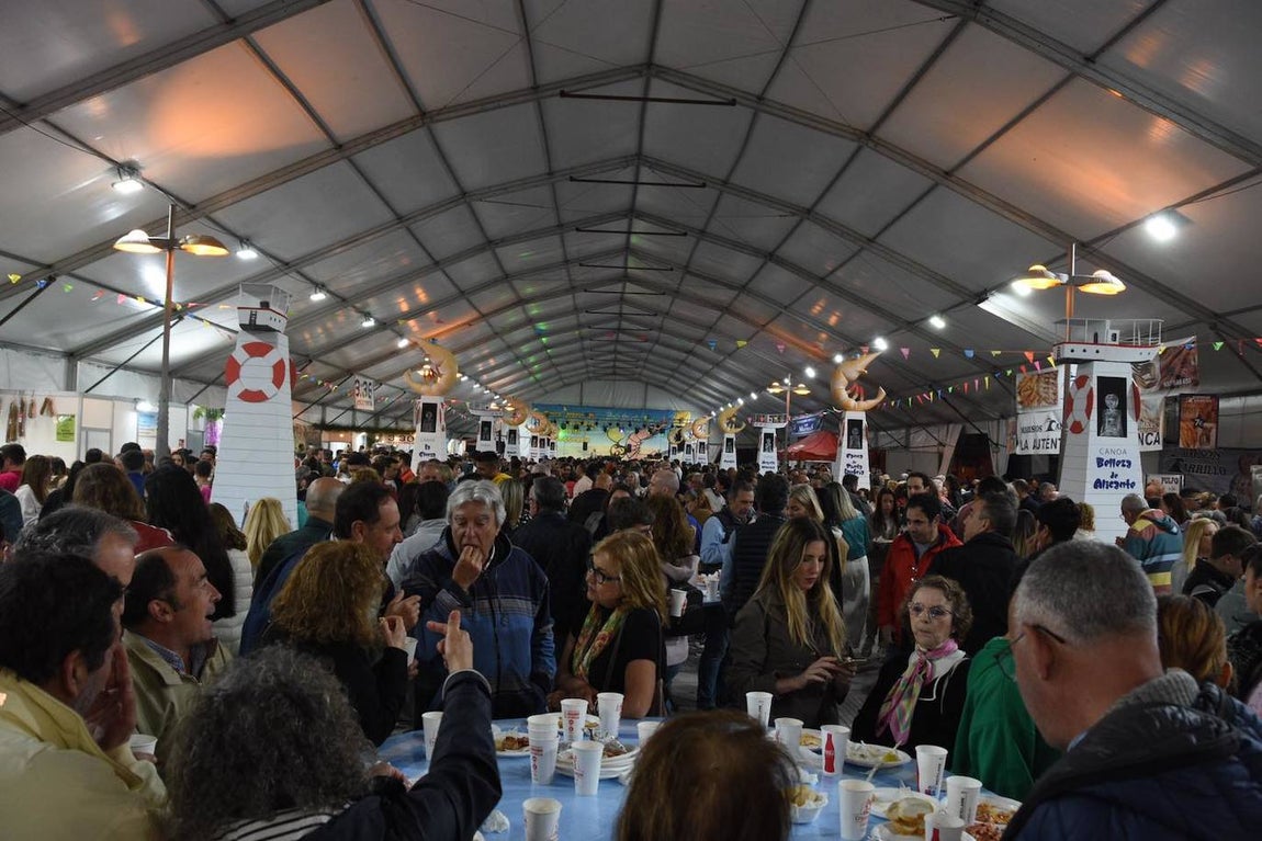 Sigue la fiesta y el ambientazo en la Feria de la Gamba de Punta Umbría. Estos son los conciertos del sábado