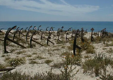 Imagen secundaria 1 - La playa do Barril y la iglesia de Santa María Do Castelo, en Tavira