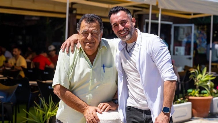 Manuel padre, el portugué, junto a su hijo, actualmente al frente del negocio