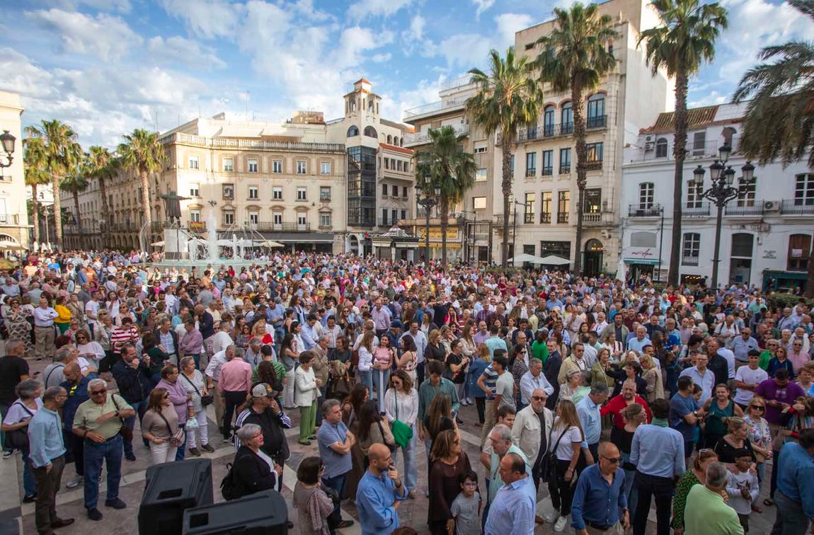 La concentración por el AVE a Huelva, en imágenes