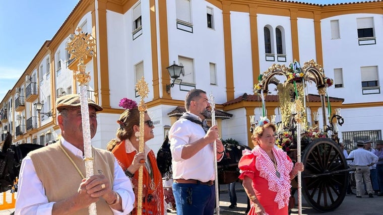 Manuel Barroso, alcalde de Cartaya, segundo por la derecha