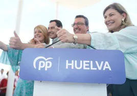 Dirigentes del PP de Huelva con Juanma Moreno