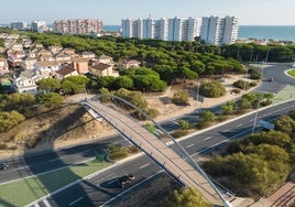 La pasarela peatonal junto a la zona hotelera de Punta Umbría permanecerá cortada tres semanas