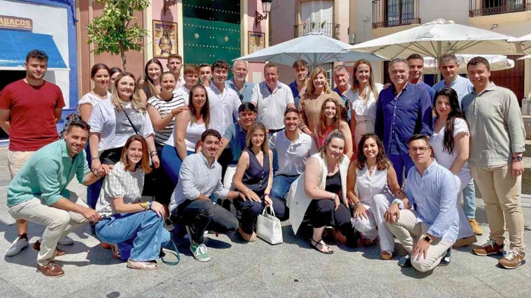 Los 'populares' reunidos en Isla Cristina