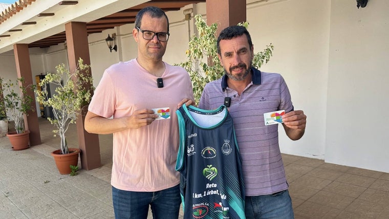 Antonio Bendala finaliza con Martín Fiz en San Juan del Puerto el reto solidario '1 km, 1 árbol, 1 vida'