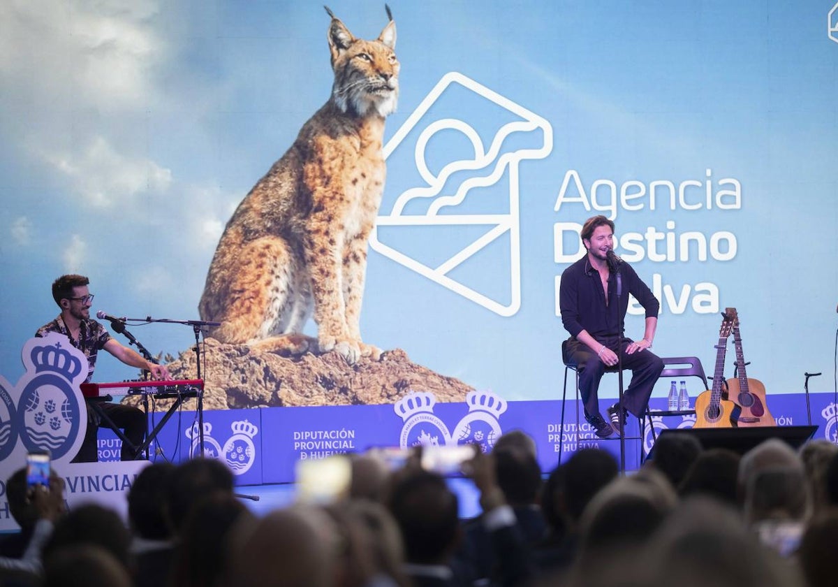 Manuel Carrasco esta noche en la presentación de la Agencia Destino Huelva