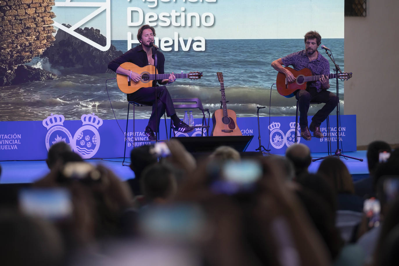 Manuel Carrasco abandera el Destino Huelva: la presentación, en imágenes