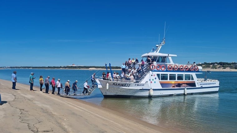 Horarios, precio y dónde coger el barco ferry a la Flecha de El Rompido en el verano 2024