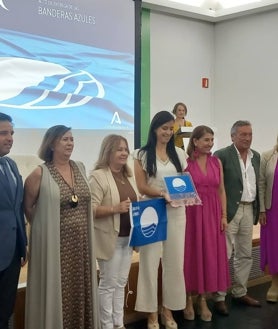 Imagen secundaria 2 - Entregan las 19 banderas que ha obtenido la provincia de Huelva en 2024