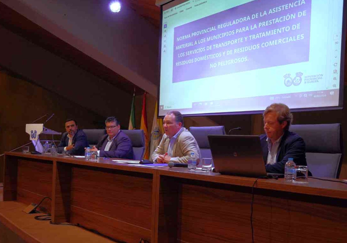El presidente de la Diputación de Huelva, David Toscano, esta mañana