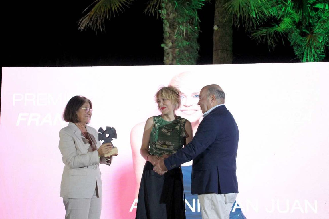 Entrega del Premio Francisco Elias a Antonia San Juan