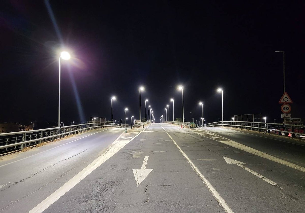Alumbrado repuesto en el acceso a San Juan del Puerto