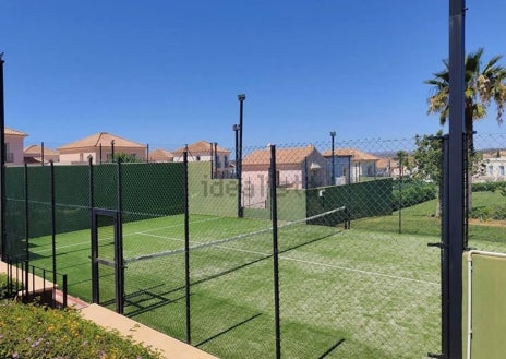 Imagen secundaria 1 - Se vende un chalet de dos plantas con piscina en Ayamonte por este increíble precio