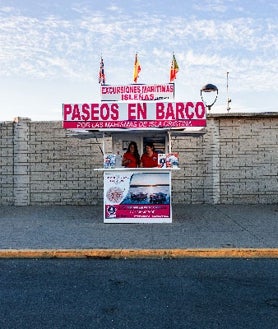 Imagen secundaria 2 - Gambas, vino y paseo en barco por 15 euros: así es el plan que puedes hacer en esta playa de Huelva