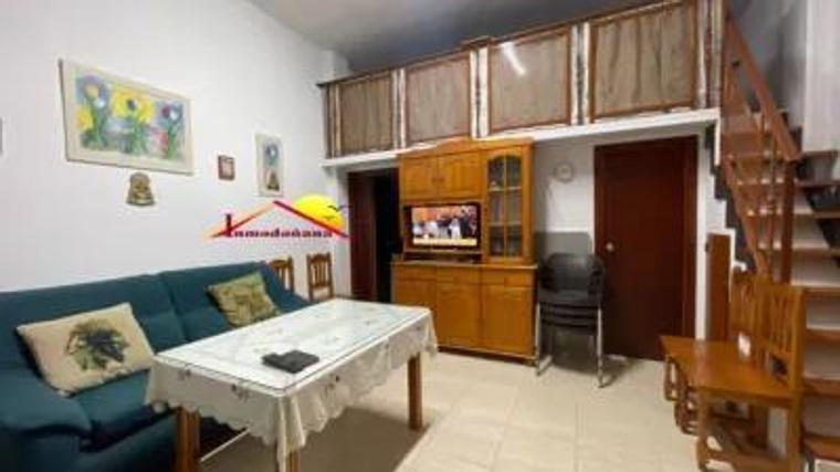 Imagen del salón del apartamento que está a la venta en Matalascañas