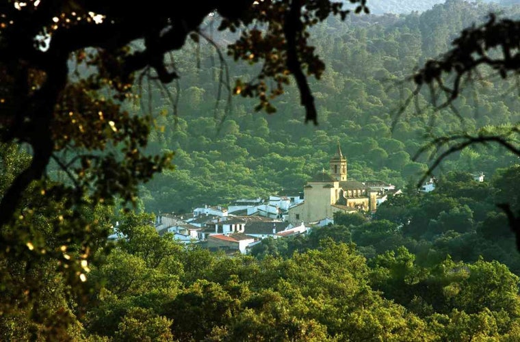 Linares de la Sierra, un enclave idílico rodeado de naturaleza