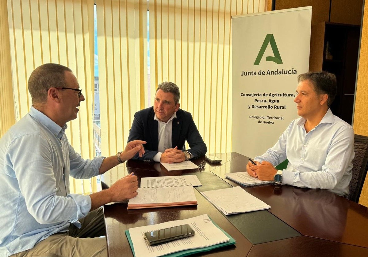 Reunión de trabajo en la Delegación de Agricultura con El Burrito Feliz Doñana