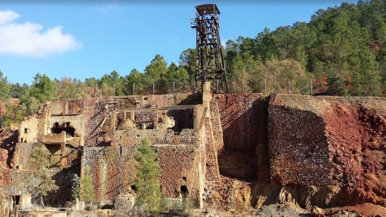 En este pueblo de Huelva puedes hacer una ruta para visitar una de las minas más bonitas de Andalucía