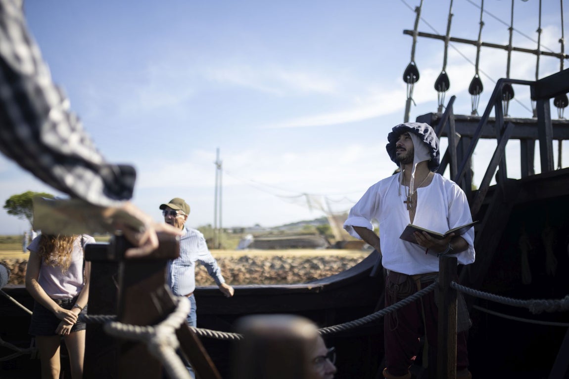 La jornada de puertas abiertas del Muelle de las Carabelas, en imágenes