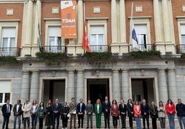 Huelva guarda un minuto de silencio por los fallecidos y afectados en la DANA