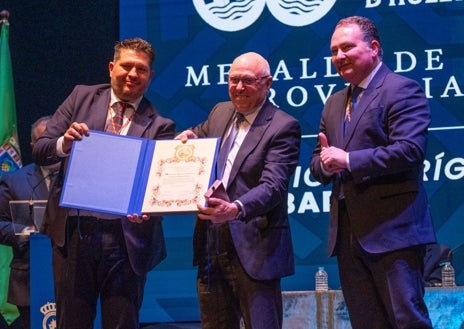Imagen secundaria 1 - Varios de los galardonados por la Diputación Provincial de Huelva en la edición de las Medallas de Oro 2024