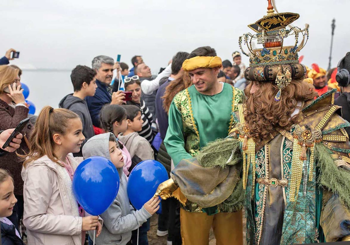 Los Reyes Magos a su llegada al Muelle de Levante el año pasado