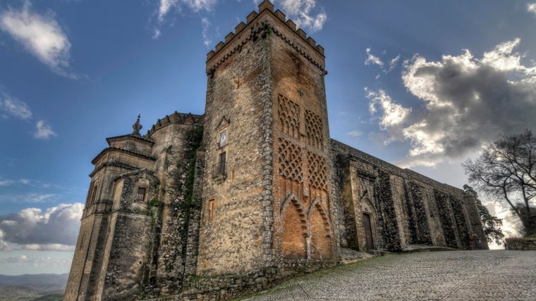 Qué hacer y qué ver en Aracena: un paseo por la Gruta de las Maravillas, su castillo y el Museo del Jamón