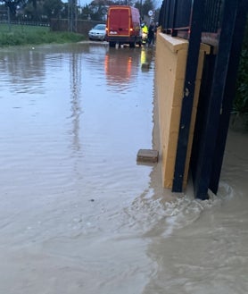 Imagen secundaria 2 - Actuaciones de los bomberos en San Juan del Puerto