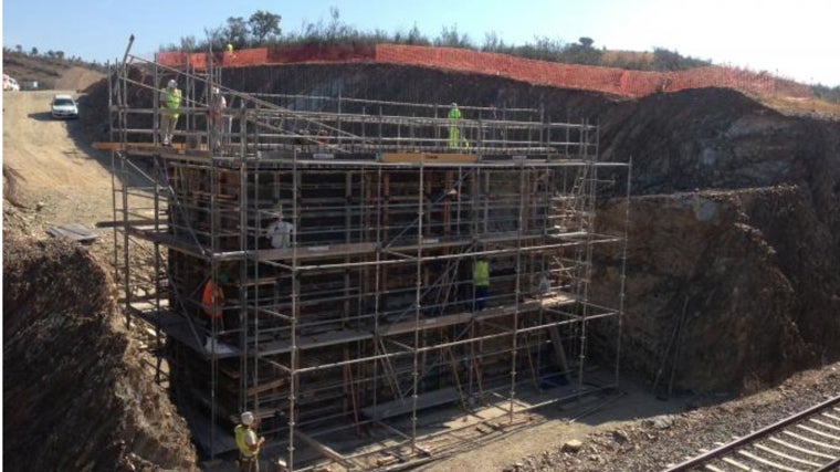 Construcción del puente de la presa