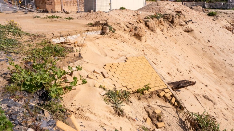 Entre temporales y falta de actuación de las administraciones, la playa de El Portil presenta este aspecto