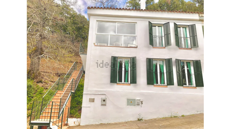 Exterior de la casa que se alquila en Aracena, con las mejores vistas de la Sierra de Huelva