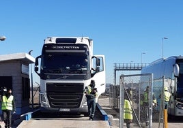 La DGT inicia una campaña de control de seguridad de camiones y autobuses