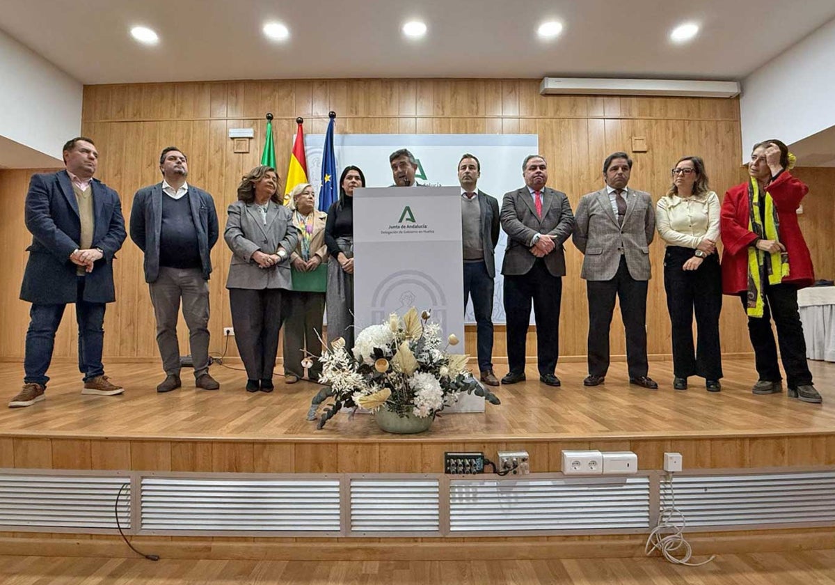 El delegado, José Manuel Correa, anuncia a los galardonados