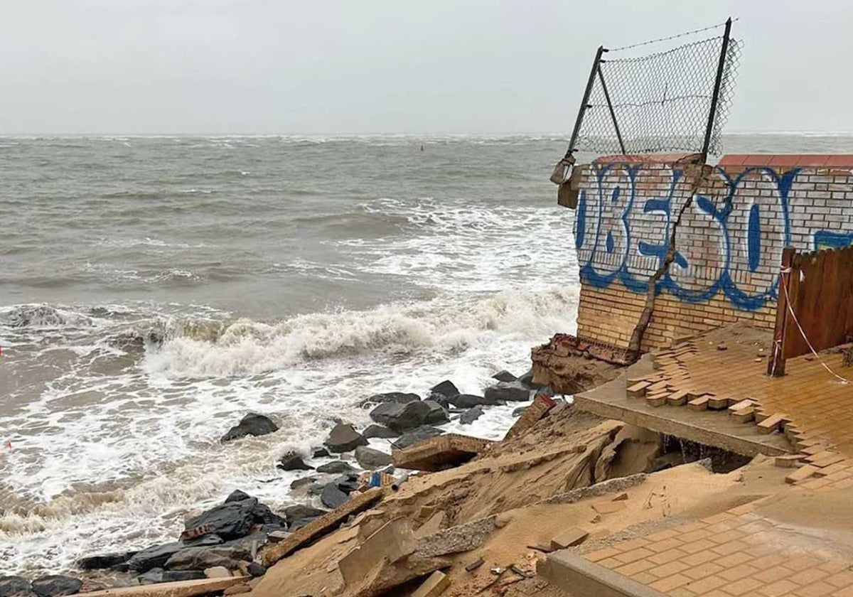 Destrozos durante un temporal en el portil