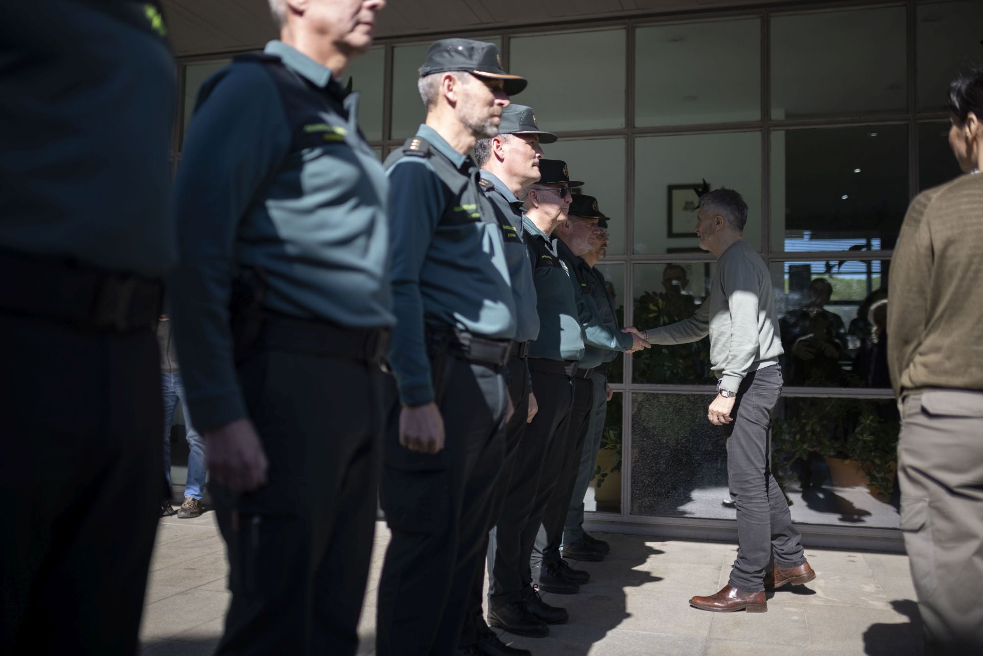 Las imágenes del ministro del Interior en el centro del Seprona de Doñana