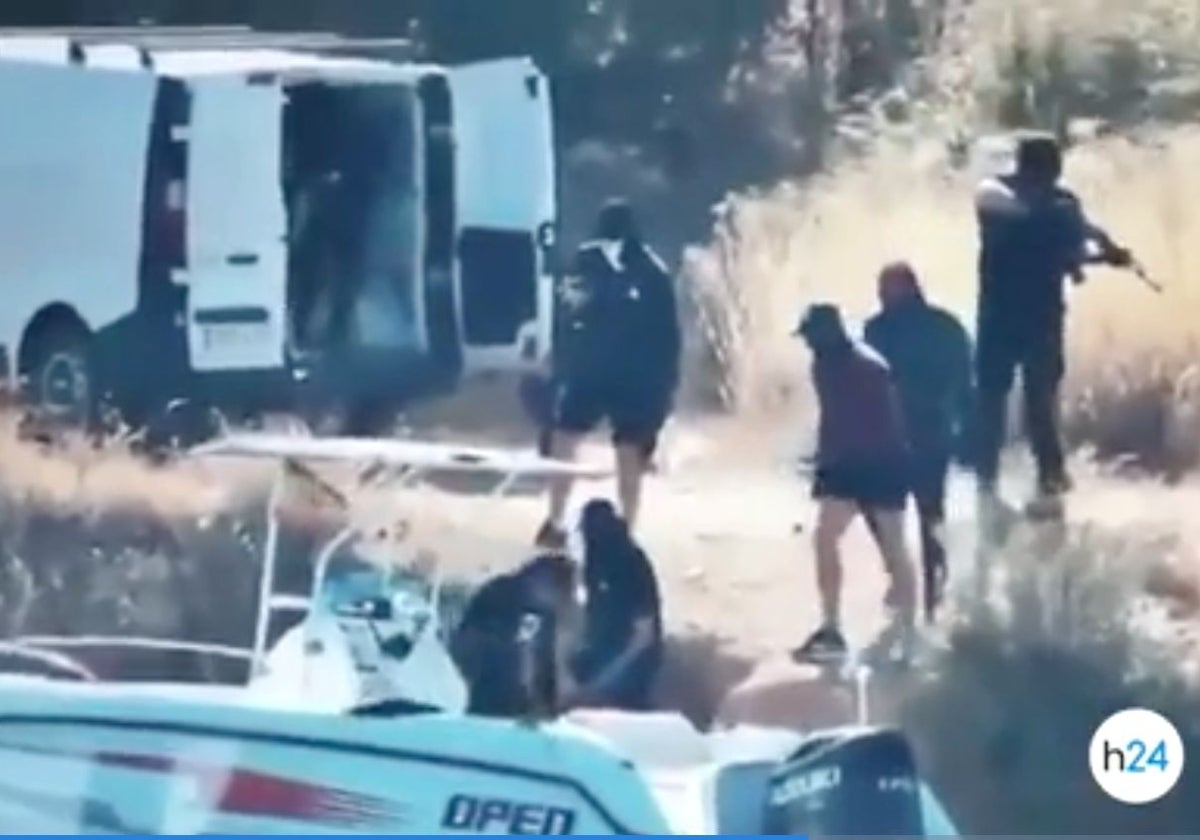 Desembarco de droga en la ría de Huelva con miembros de la organización armados