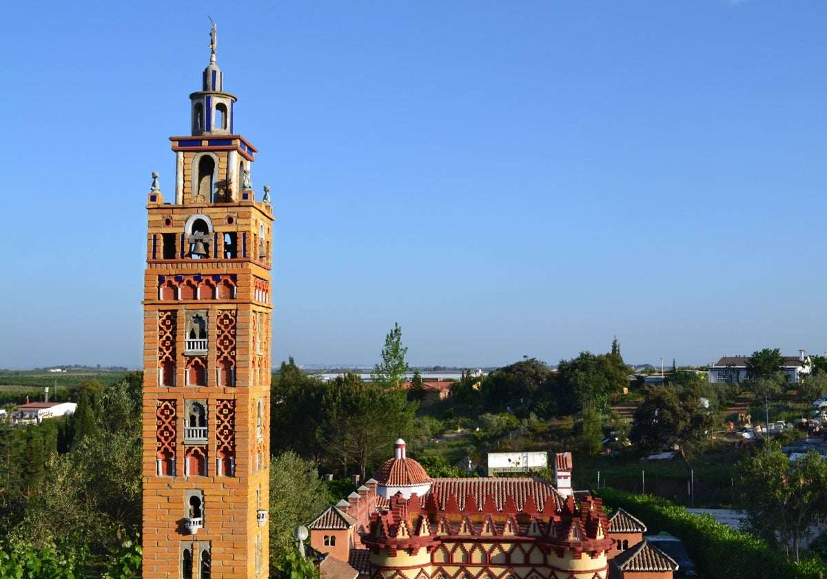 La Giralda de Sevilla, uno de los monumentos recreados en la finca Villasudores